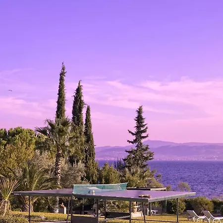 Holiday home Mar De Pinheiro - Beachfront Chalkida